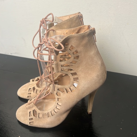 Shoemint Nude Curved Cut Outs Sandals 8 - Picture 5 of 12